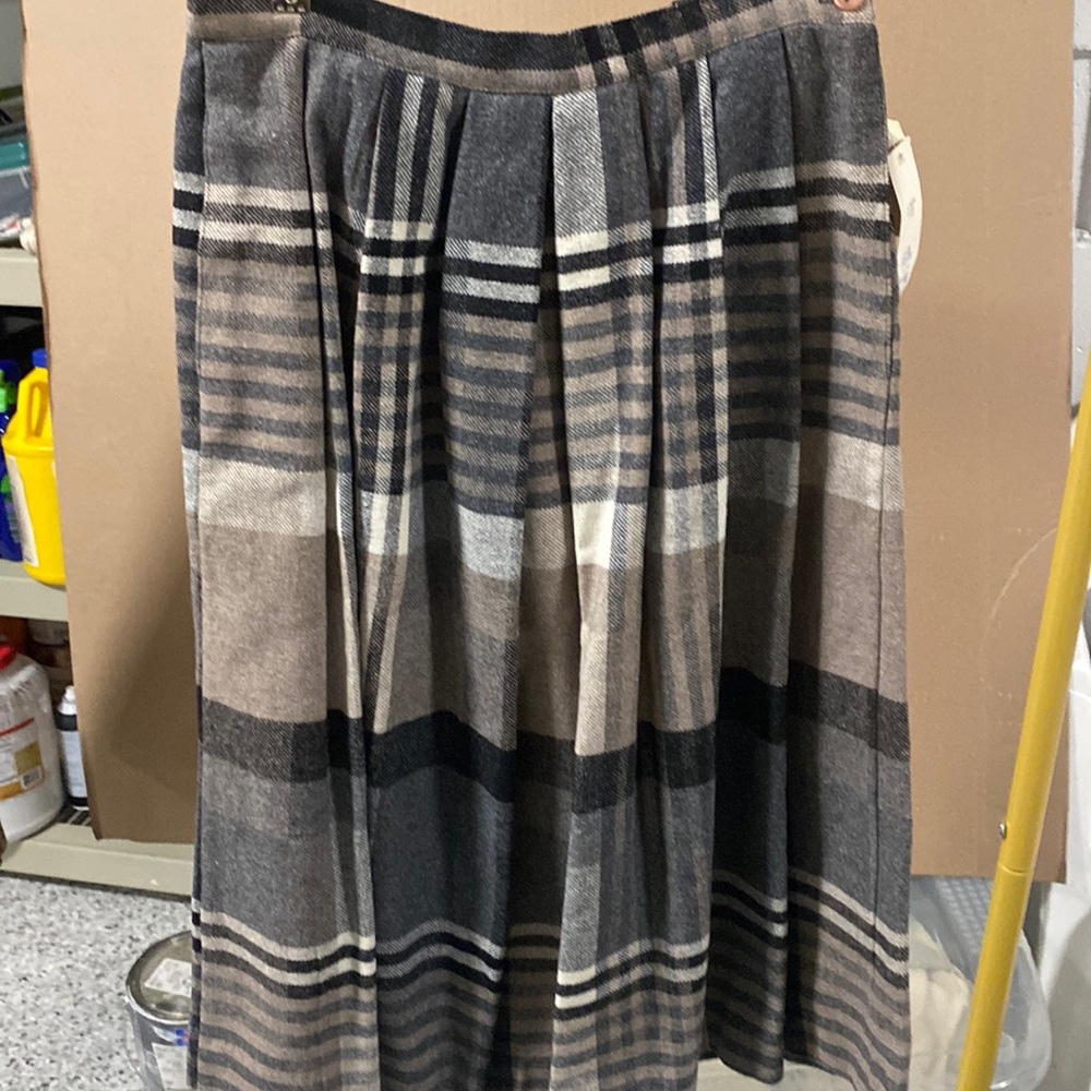 Vintage late 70 wool skirt blend 14” waist  28 “ lengths